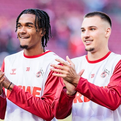 2. Fußball Bundesliga: 1. FC Köln - SSV Ulm 1846 05.10.2024 Damion Downs 1. FC Köln, 42, Tim Lemperle 1. FC Köln, 19 applaudieren Richtung Kurve 2. Fußball Bundesliga, 1. FC Köln - SSV Ulm 1846, Köln, Rheinenergiestadion am 05.10.2024 DFL REGULATIONS PROHIBIT ANY USE OF PHOTOGRAPHS AS IMAGE SEQUENCES AND/OR QUASI-VIDEO. *** 2 Soccer Bundesliga 1 FC Köln SSV Ulm 1846 05 10 2024 Damion Downs 1 FC Köln, 42 , Tim Lemperle 1 FC Köln, 19 applaud towards the curve 2 Soccer Bundesliga, 1 FC Köln SSV Ulm 1846, Cologne, Rheinenergiestadion on 05 10 2024 DFL REGULATIONS PROHIBIT ANY USE OF PHOTOGRAPHS AS IMAGE SEQUENCES AND OR QUASI VIDEO Copyright: xBEAUTIFULxSPORTS/Wunderlx