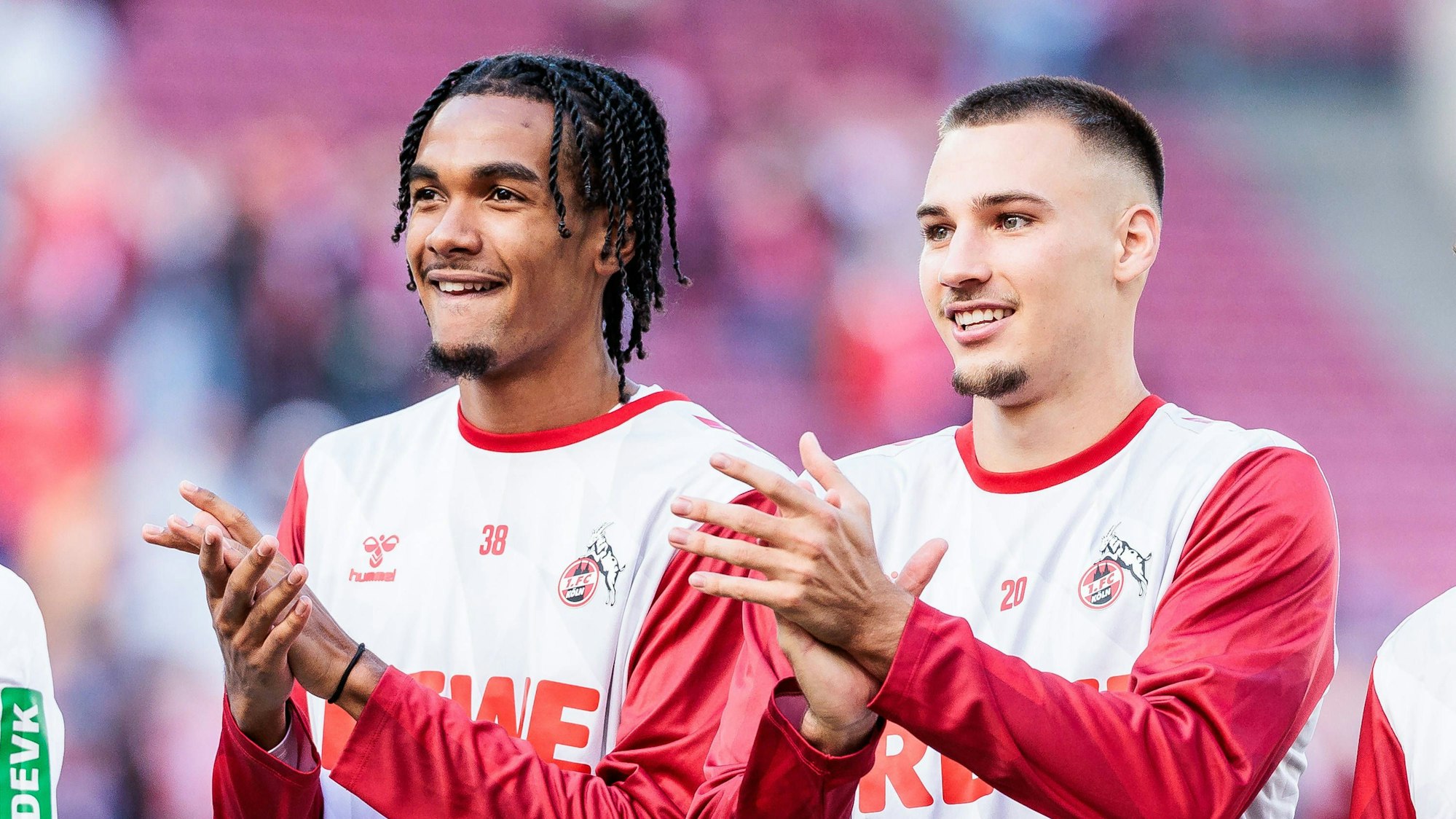 2. Fußball Bundesliga: 1. FC Köln - SSV Ulm 1846 05.10.2024 Damion Downs 1. FC Köln, 42, Tim Lemperle 1. FC Köln, 19 applaudieren Richtung Kurve 2. Fußball Bundesliga, 1. FC Köln - SSV Ulm 1846, Köln, Rheinenergiestadion am 05.10.2024 DFL REGULATIONS PROHIBIT ANY USE OF PHOTOGRAPHS AS IMAGE SEQUENCES AND/OR QUASI-VIDEO. *** 2 Soccer Bundesliga 1 FC Köln SSV Ulm 1846 05 10 2024 Damion Downs 1 FC Köln, 42 , Tim Lemperle 1 FC Köln, 19 applaud towards the curve 2 Soccer Bundesliga, 1 FC Köln SSV Ulm 1846, Cologne, Rheinenergiestadion on 05 10 2024 DFL REGULATIONS PROHIBIT ANY USE OF PHOTOGRAPHS AS IMAGE SEQUENCES AND OR QUASI VIDEO Copyright: xBEAUTIFULxSPORTS/Wunderlx