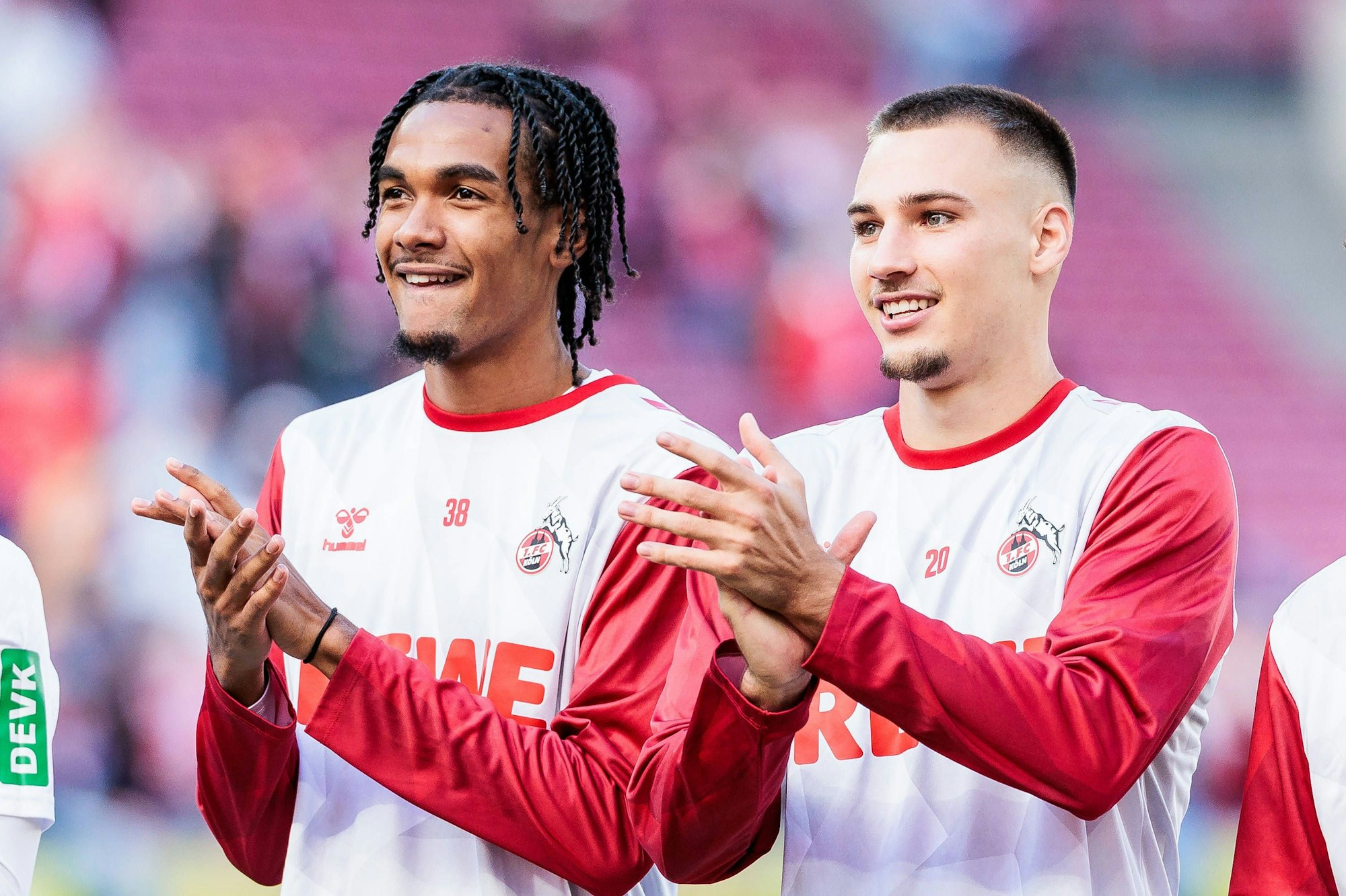 2. Fußball Bundesliga: 1. FC Köln - SSV Ulm 1846 05.10.2024 Damion Downs 1. FC Köln, 42, Tim Lemperle 1. FC Köln, 19 applaudieren Richtung Kurve 2. Fußball Bundesliga, 1. FC Köln - SSV Ulm 1846, Köln, Rheinenergiestadion am 05.10.2024 DFL REGULATIONS PROHIBIT ANY USE OF PHOTOGRAPHS AS IMAGE SEQUENCES AND/OR QUASI-VIDEO. *** 2 Soccer Bundesliga 1 FC Köln SSV Ulm 1846 05 10 2024 Damion Downs 1 FC Köln, 42 , Tim Lemperle 1 FC Köln, 19 applaud towards the curve 2 Soccer Bundesliga, 1 FC Köln SSV Ulm 1846, Cologne, Rheinenergiestadion on 05 10 2024 DFL REGULATIONS PROHIBIT ANY USE OF PHOTOGRAPHS AS IMAGE SEQUENCES AND OR QUASI VIDEO Copyright: xBEAUTIFULxSPORTS/Wunderlx