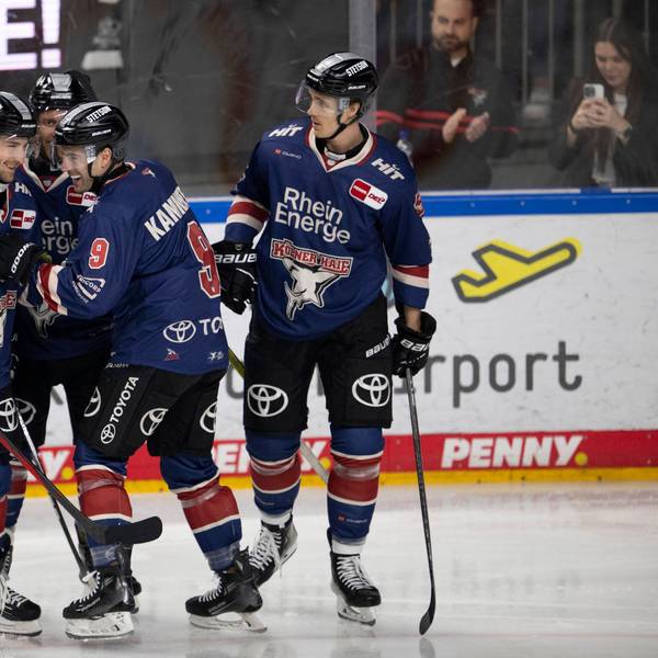 Im Duell mit den Iserlohn Roosters feierten die Kölner Haie am Karnevals-Dienstag einen Sieg.