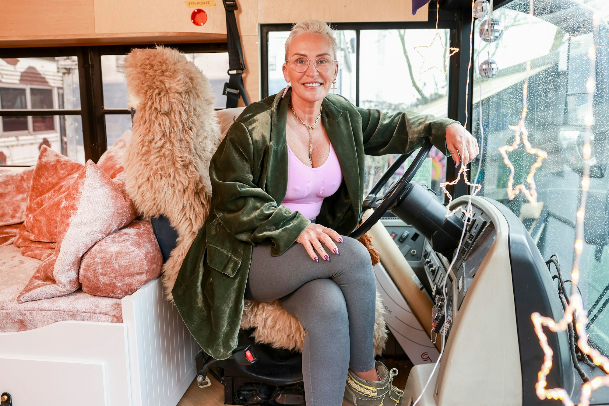 Mit dem Bus will Nadine Miree aka Nana Gold bald durch Europa fahren.