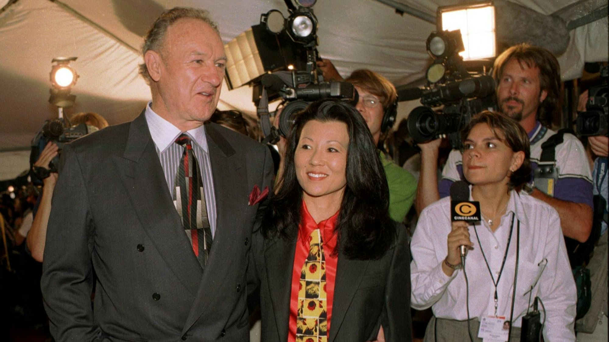 Gene Hackman und seine Ehefrau Betsy Arakawa bei einem öffentlichen Auftritt.