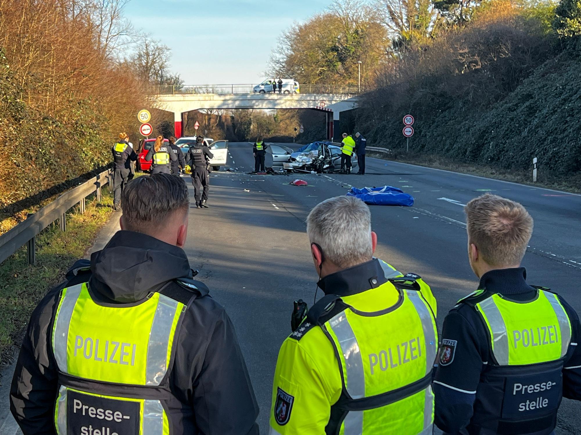 Die Bonner Straße ist in beide Richtungen gesperrt.