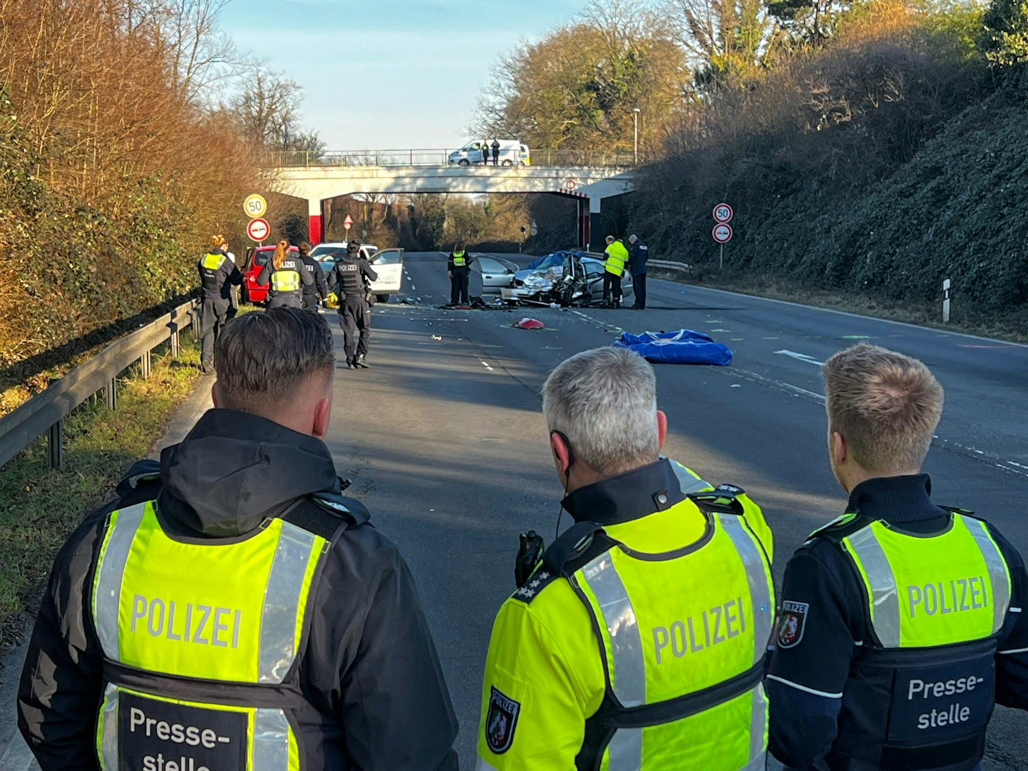 Die Bonner Straße ist in beide Richtungen gesperrt.