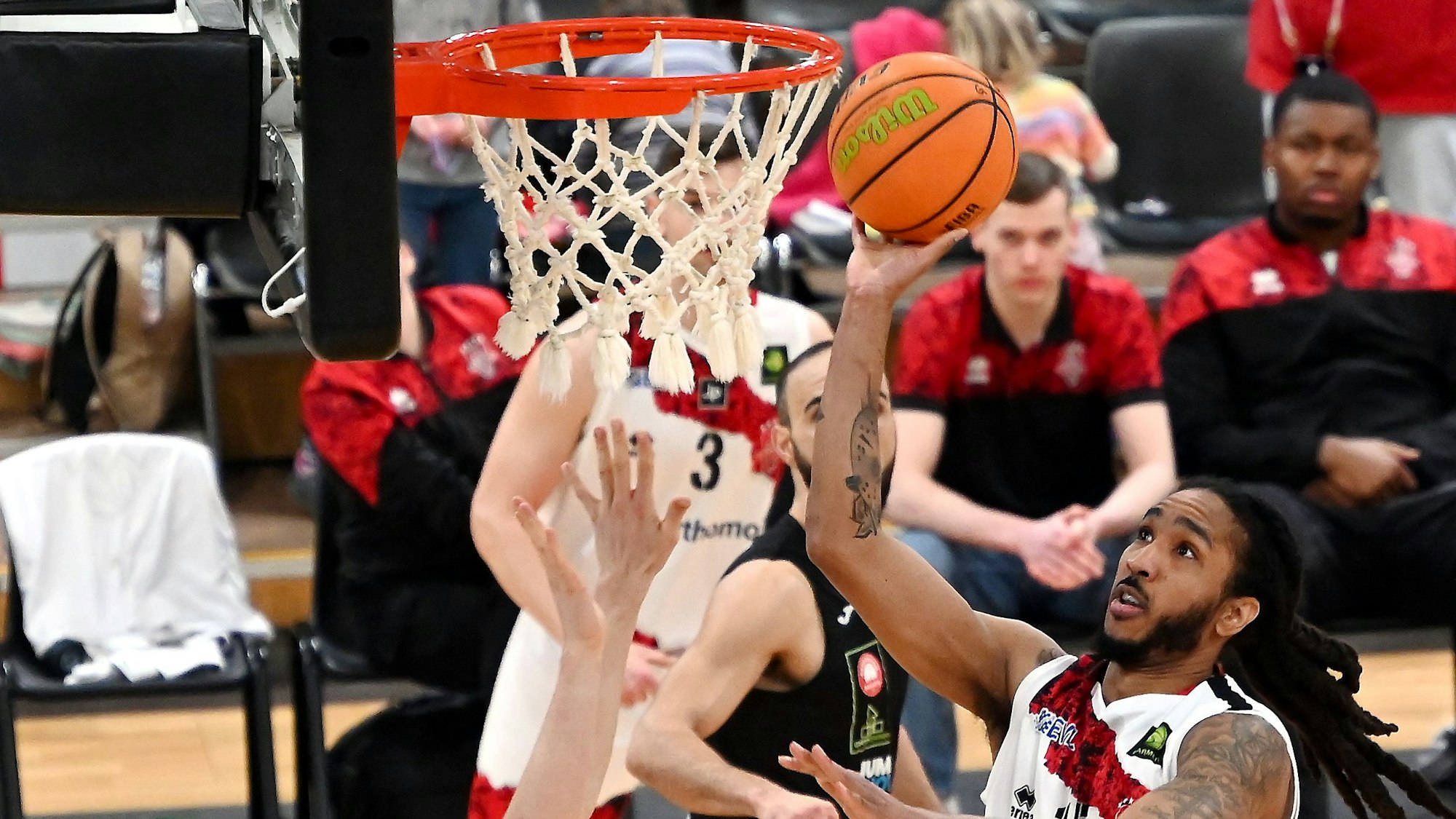 08.02.2025, Basketball-Bayer Giants Lev-Paderborn
rechts: Donte Nicholas (Bayer)
Foto: Uli Herhaus