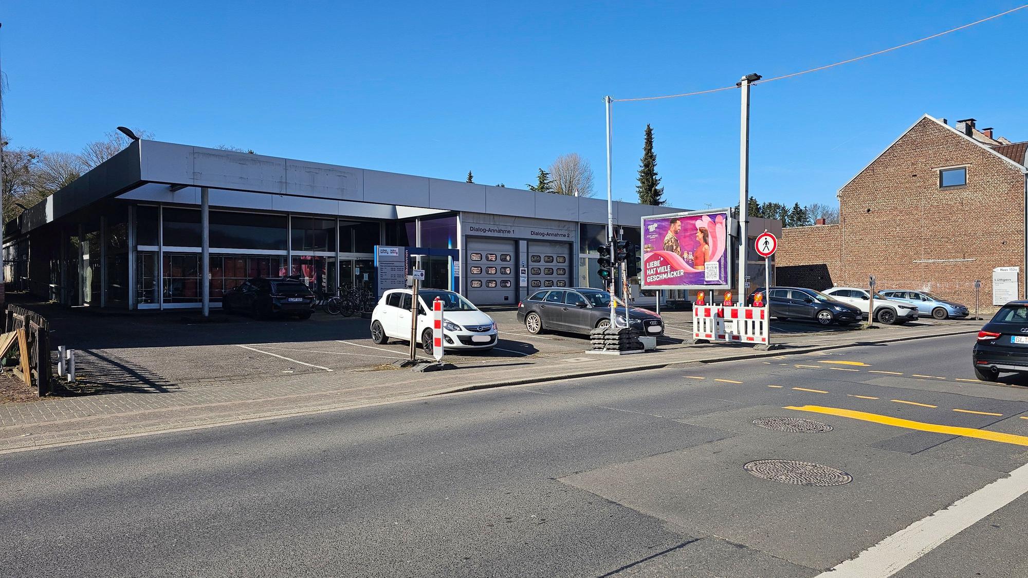 Das Foto zeigt das Gelände des ehemaligen Autohauses Lüttgen in Bergisch Gladbach