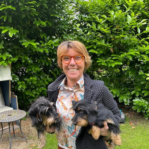 Bettina Böttinger mit ihren zwei Dackeln Finchen (links) und Ilse