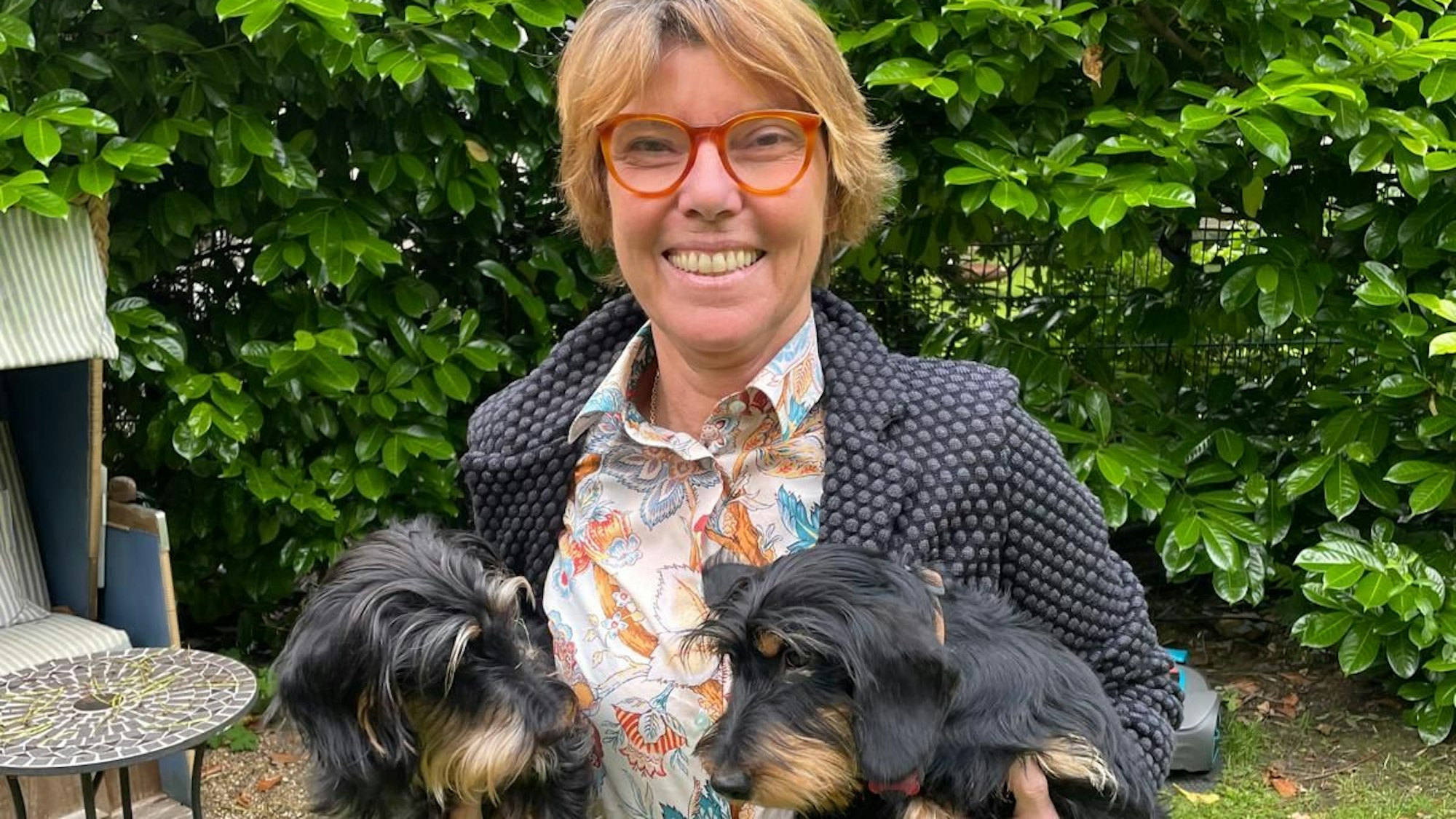 Bettina Böttinger mit ihren zwei Dackeln Finchen (links) und Ilse