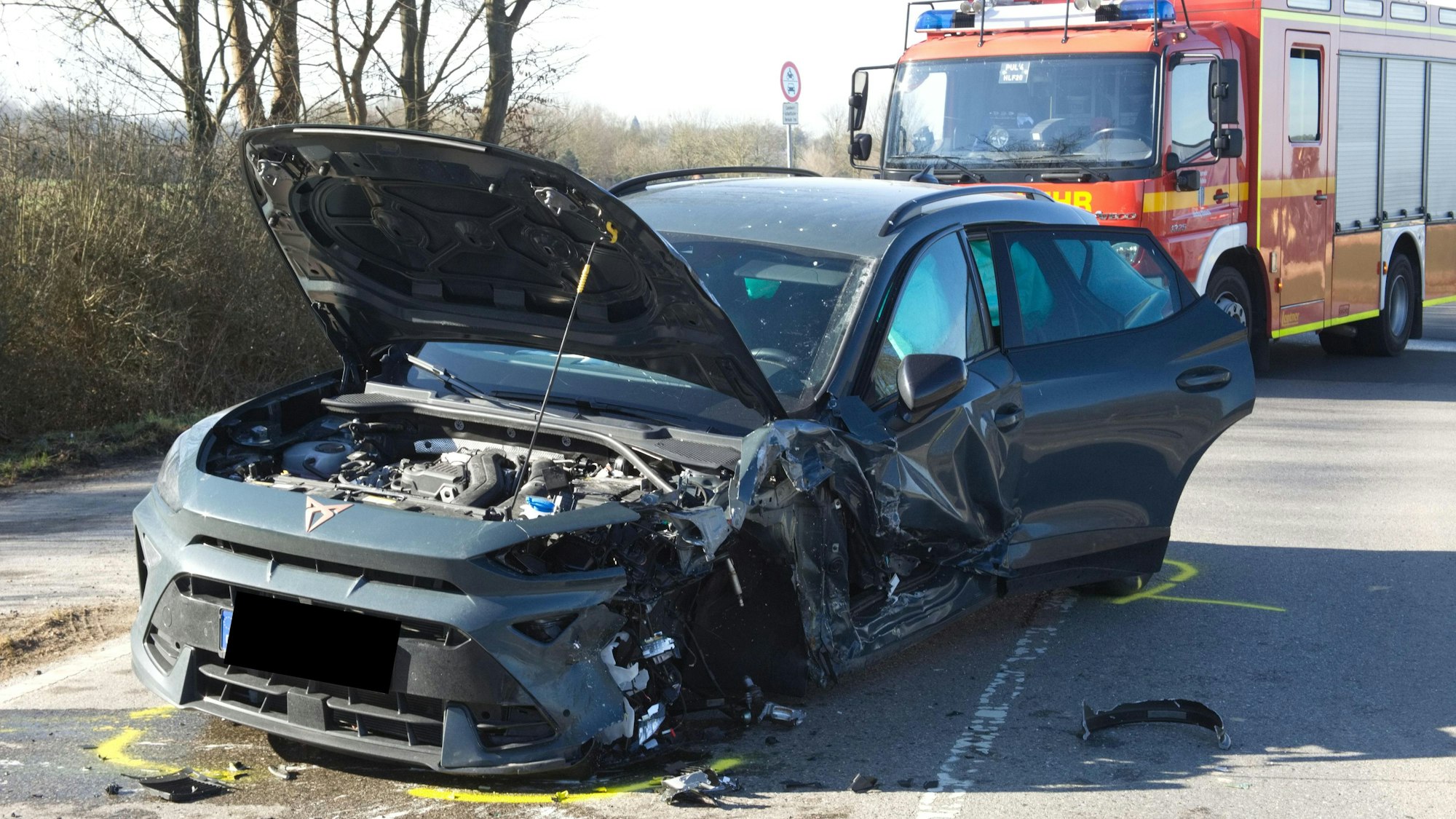 Das Bild zeigt ein beschädigtes Auto.