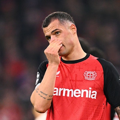 05.03.2025, Bayern, München: Fußball, Champions League, FC Bayern München - Bayer Leverkusen, Achtelfinale, Hinspiel, Allianz Arena, Leverkusens Granit Xhaka reagiert enttäuscht. Foto: Tom Weller/dpa +++ dpa-Bildfunk +++