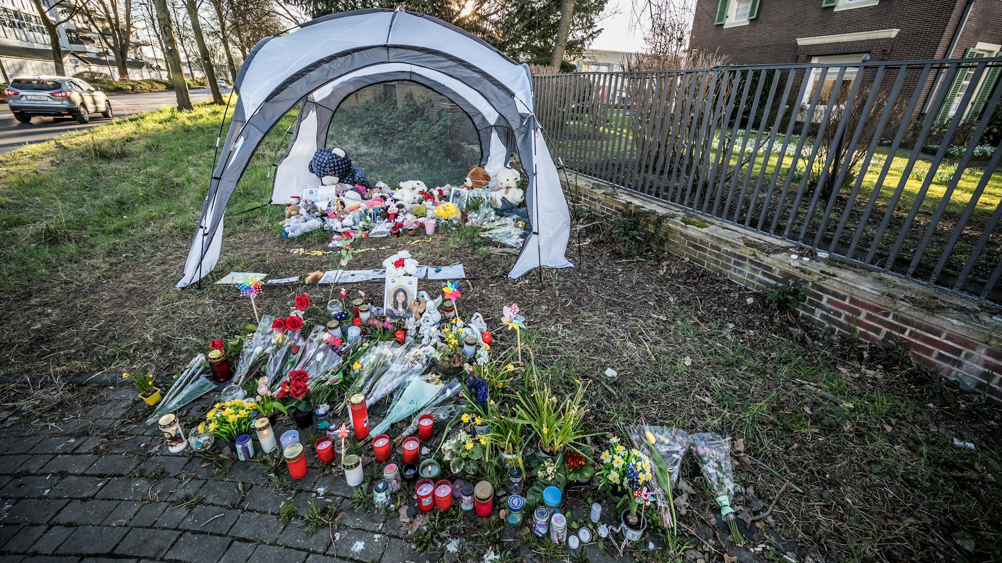 Ende Januar war am Berliner Platz in Opladen ein elfjähriges Mädchen von einem Transporter erfasst worden und gestorben.
