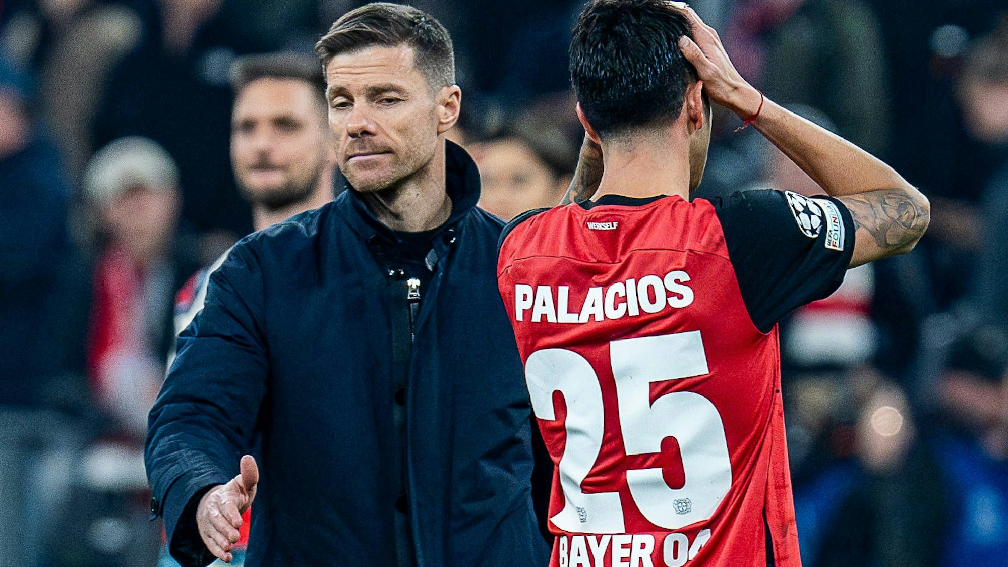 Xabi Alonso (l.) und Exequiel Palacios