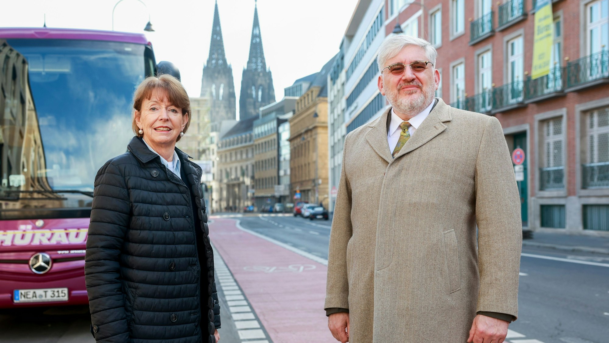 06.03.2025, Köln: Oberbürgermeisterin Reker trifft den stellvertretenden US-Generalkonsul Chapman Godbey aus Anlass des Kriegsendes vor 80 Jahren.