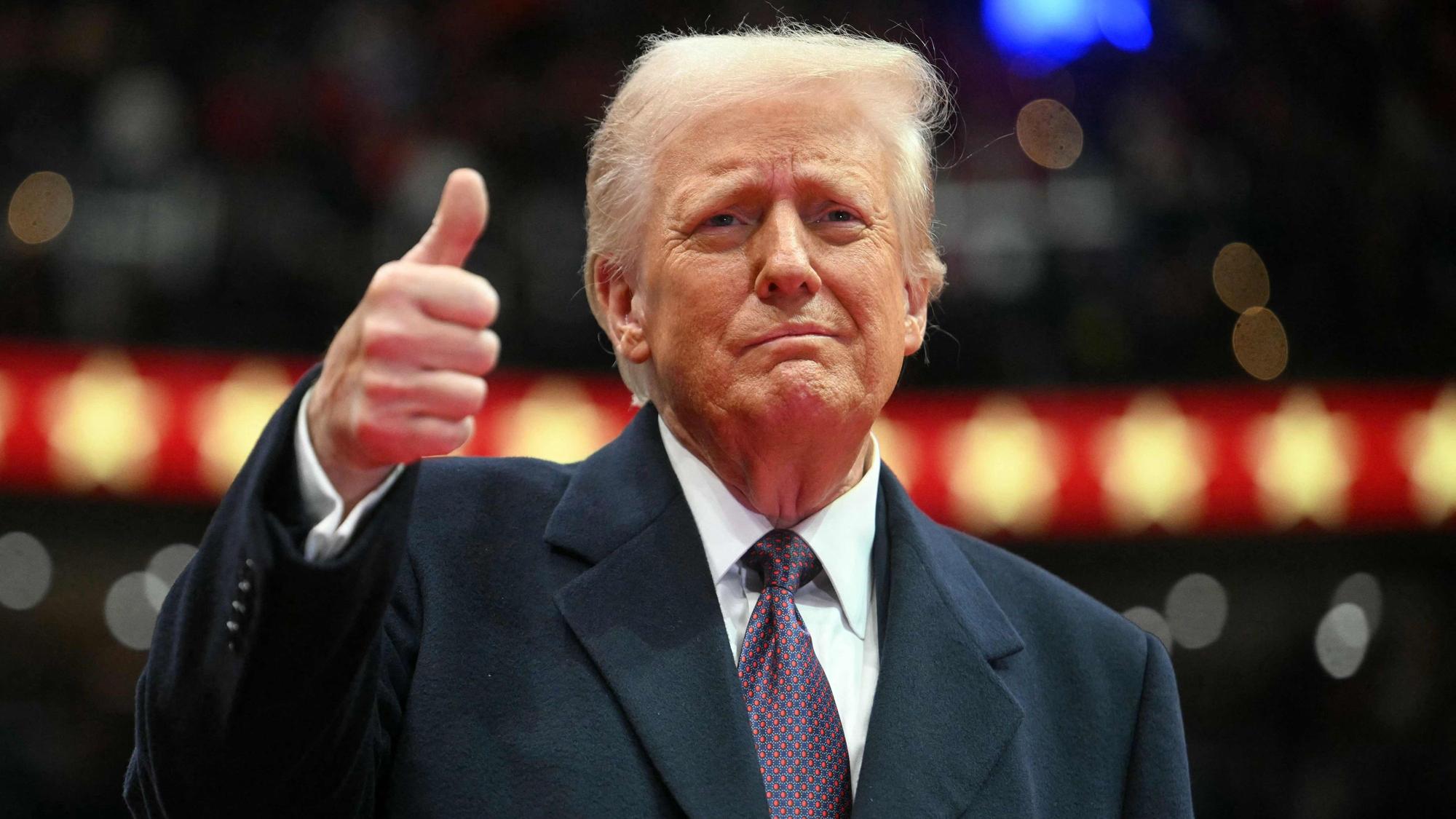 US-Präsident Donald Trump gibt einen Daumen hoch