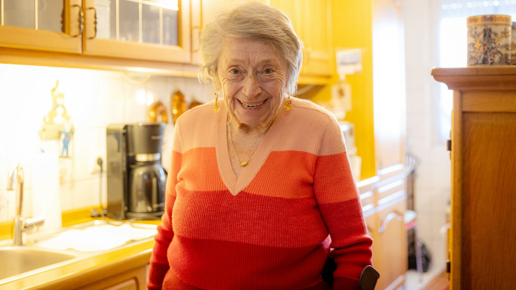 05.03.2025
Köln:
100-jährige Lydia Mörs aus Rodenkircchen Plattes Lehren aus 100 Jahren Leben – 
„Mach' dich nie finanziell abhängig“
Foto: Martina Goyert