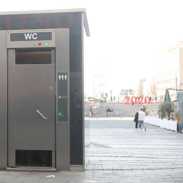 07.03.2025, Köln: „Griff ins Klo“ Ärger wegen neuer Toiletten auf dem Wiener Platz – keine Privatsphäre für Klogänger Foto: Arton Krasniqi
