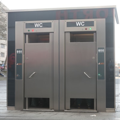 07.03.2025, Köln: „Griff ins Klo“ Ärger wegen neuer Toiletten auf dem Wiener Platz – keine Privatsphäre für Klogänger Foto: Arton Krasniqi