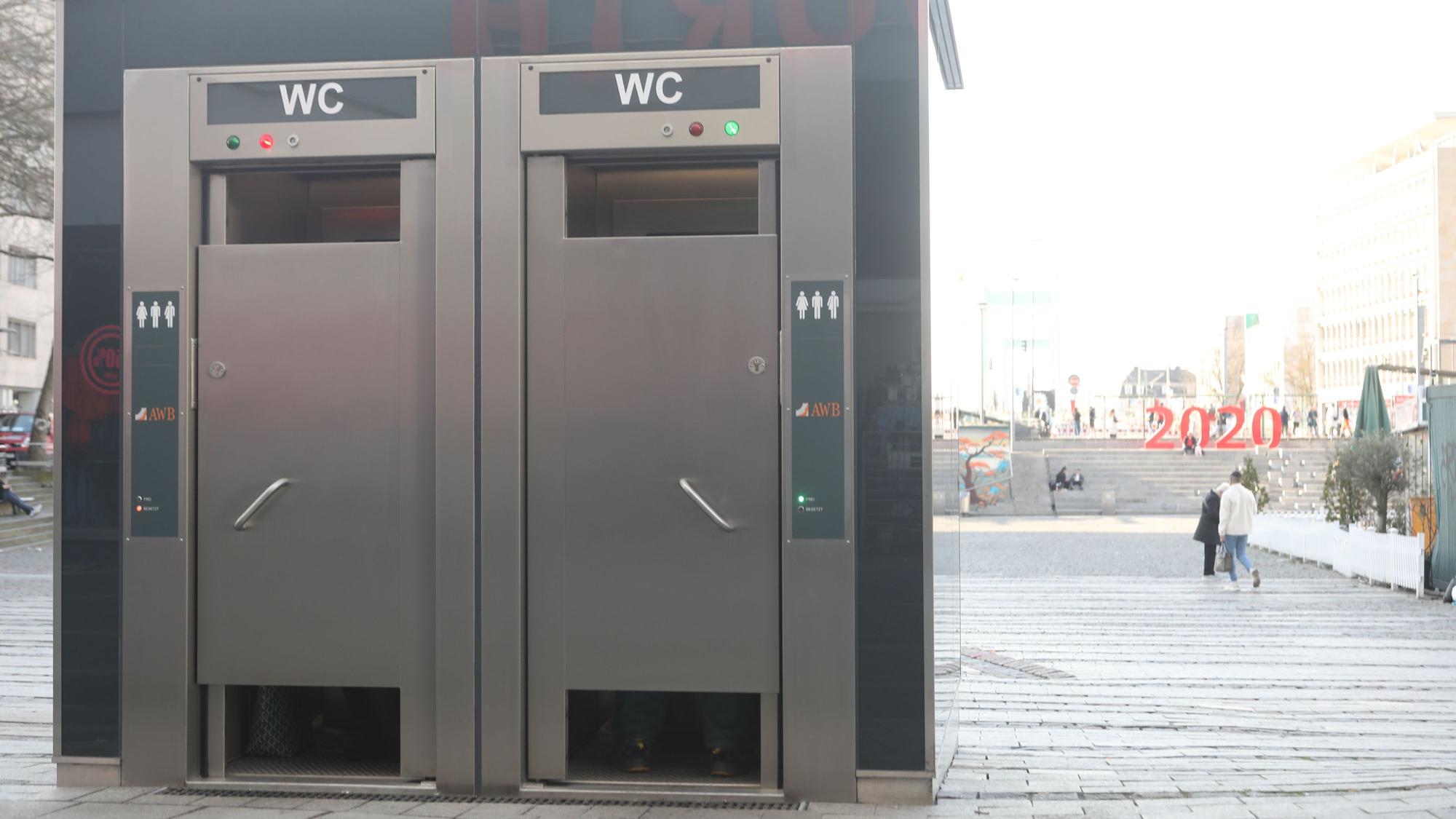 07.03.2025, Köln: „Griff ins Klo“ Ärger wegen neuer Toiletten auf dem Wiener Platz – keine Privatsphäre für Klogänger Foto: Arton Krasniqi