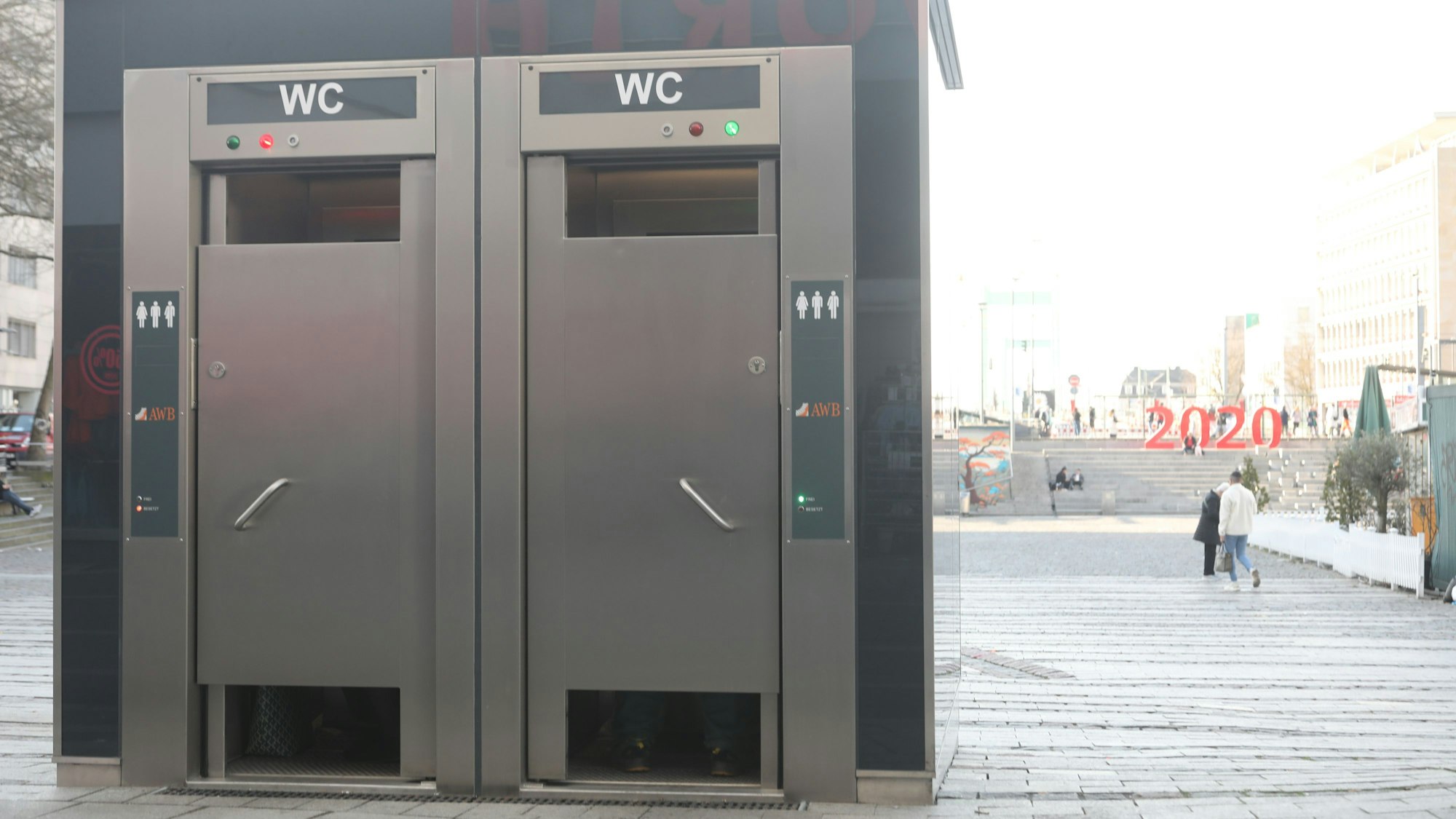 07.03.2025, Köln: „Griff ins Klo“ Ärger wegen neuer Toiletten auf dem Wiener Platz – keine Privatsphäre für Klogänger Foto: Arton Krasniqi