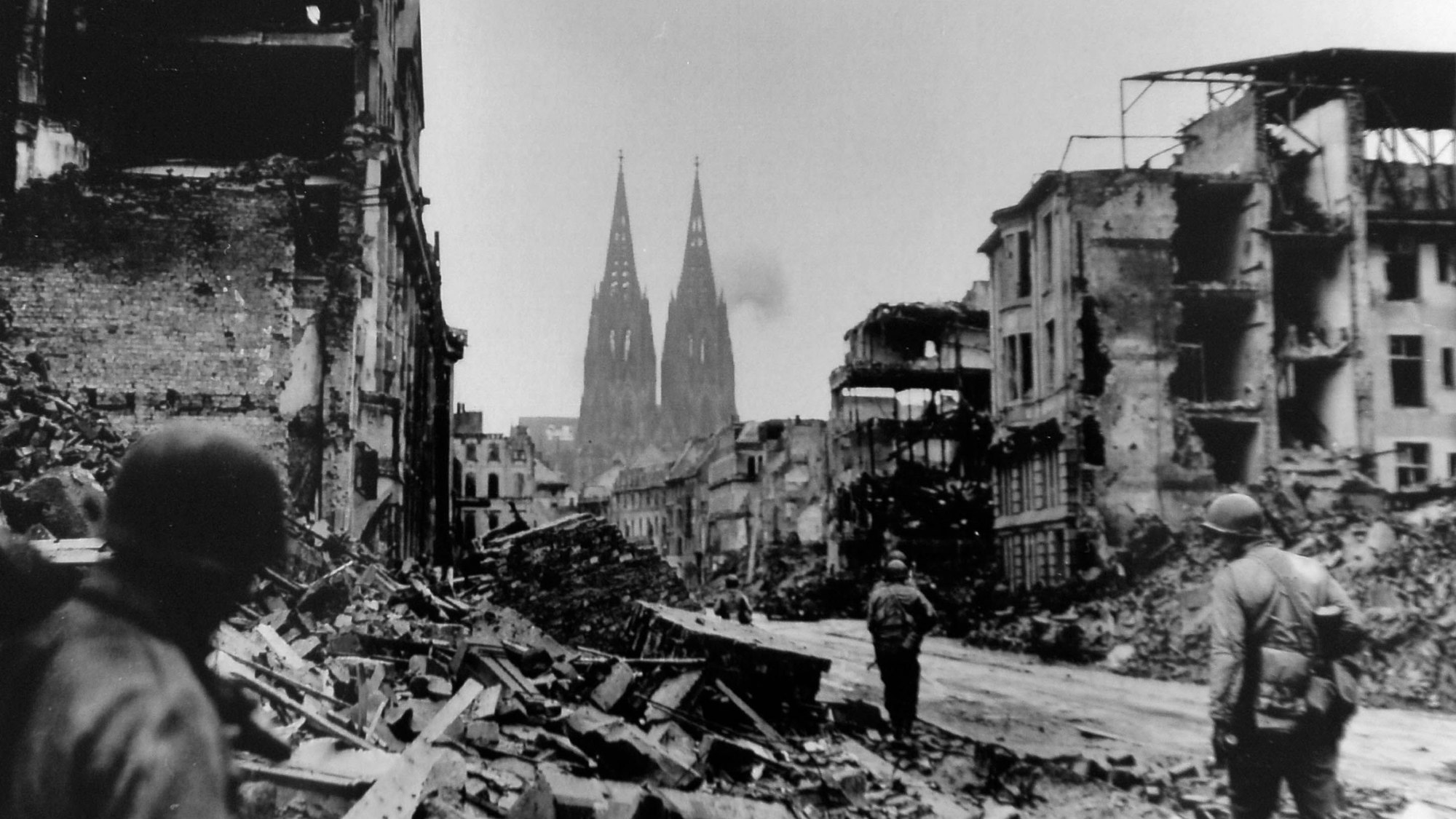 Historische Aufnahme vom zerstörten Köln.