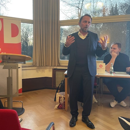 Uwe Richrath will zum dritten Mal Oberbürgermeister von Leverkusen werden.