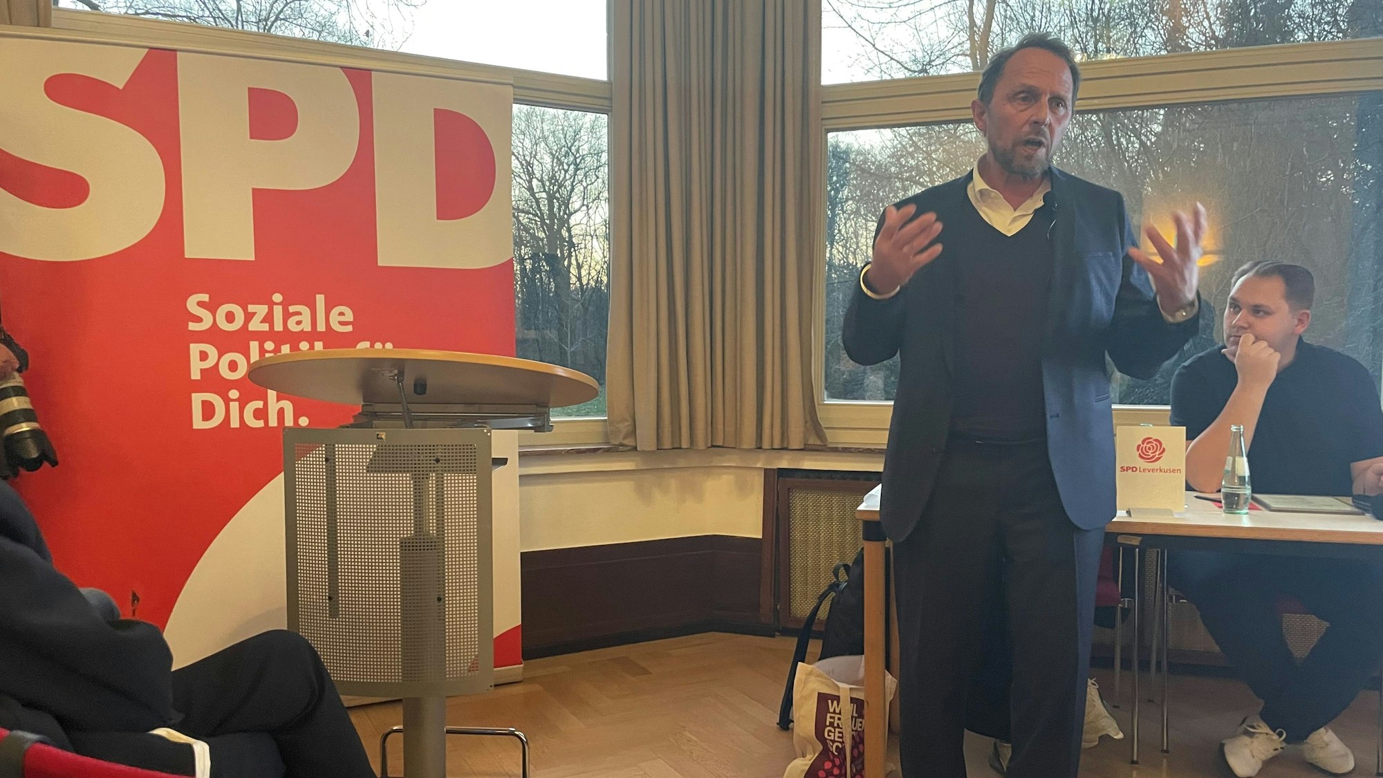 Uwe Richrath will zum dritten Mal Oberbürgermeister von Leverkusen werden.