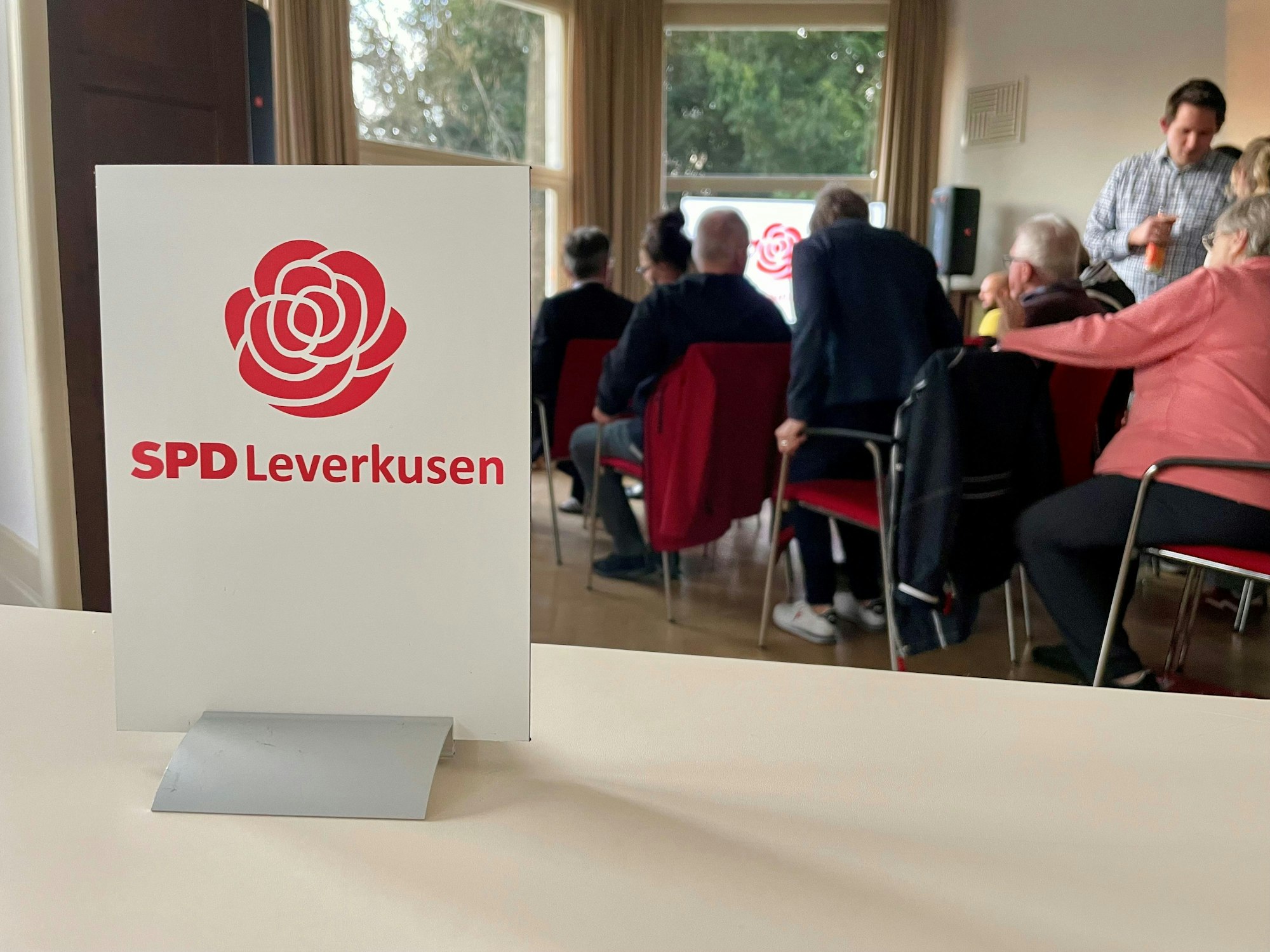 OB Uwe Richrath ist mit knapp 94 Prozent wieder zum Kandidaten für die SPD gewählt worden.