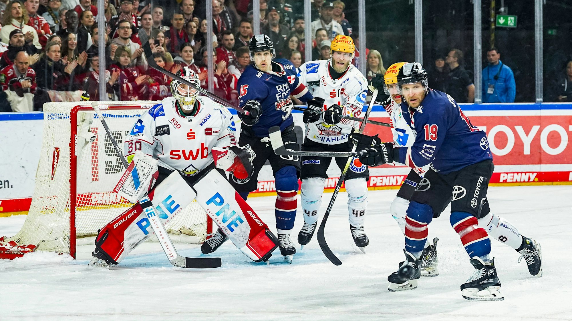 Eishockey Penny-DEL 52. Spieltag Kölner Haie - Pinguins Bremerhaven am 07.03.2025 in der Lanxess Arena in Köln v.l.n.r. , Kristers Gudlevskis Bremerhaven , Louis-Marc Aubry Köln , Nicholas B. Jensen Bremerhaven , Frederik Storm Köln Gemäß den Vorgaben der DEL Deutsche Eishockey Liga ist die Publikation und Weiterverwertung der Aufnahmen in elektronischen Medien und Endgeräten aller Art während des laufenden Spiels nicht zulässig. *** Ice Hockey Penny DEL 52 Matchday Cologne Sharks Penguins Bremerhaven on 07 03 2025 at the Lanxess Arena in Cologne f l n r , Kristers Gudlevskis Bremerhaven , Louis Marc Aubry Cologne , Nicholas B Jensen Bremerhaven , Frederik Storm Cologne According to the regulations of the DEL German Ice Hockey League, the publication and further utilization of the recordings in electronic media and end devices of all kinds during the ongoing game is not permitted xDMx