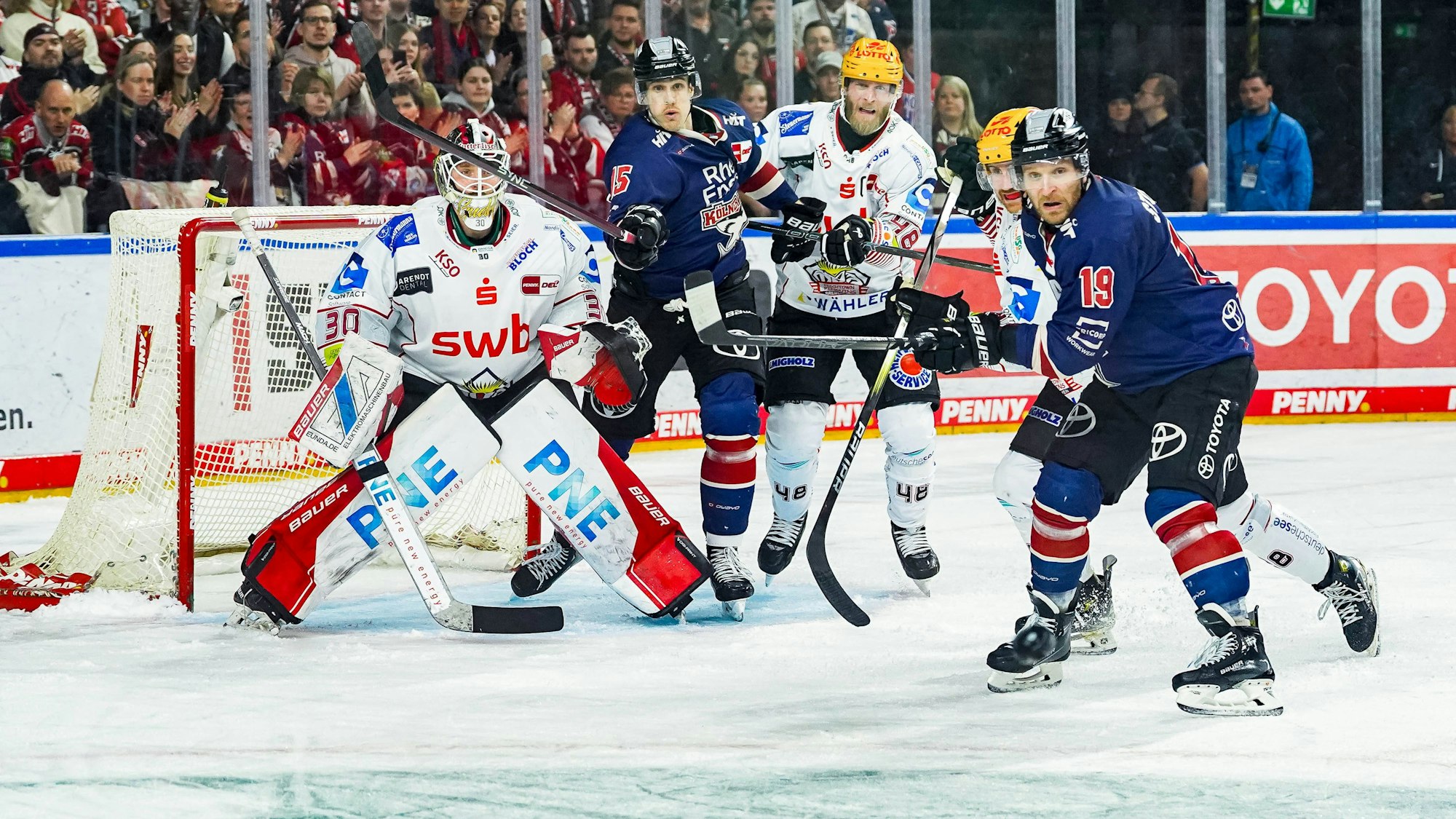 Louis-Marc Aubry und Frederik Storm von den Kölner Haien.