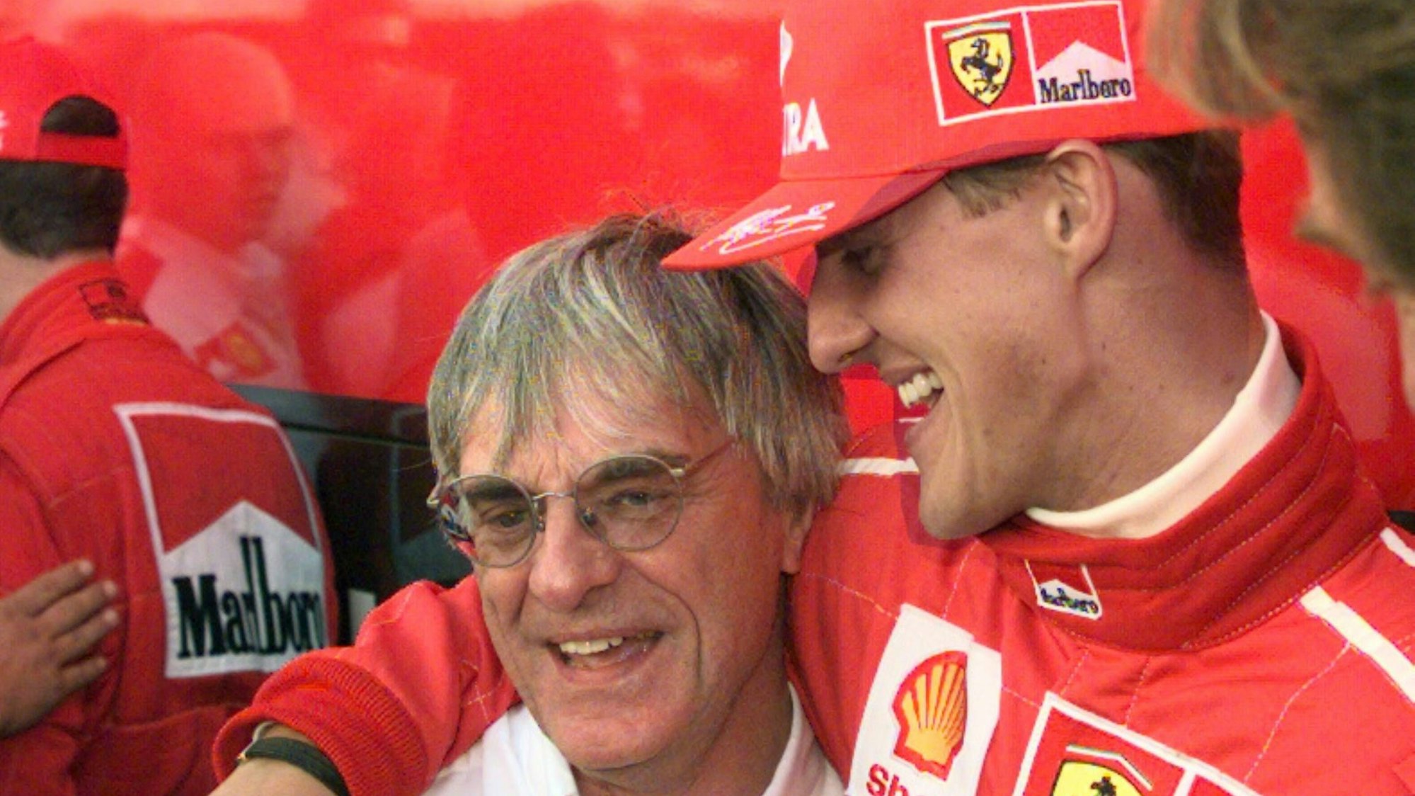 Michael Schumacher und Bernie Ecclestone nach einem Grand Prix auf dem Nürburgring in der Eifel.