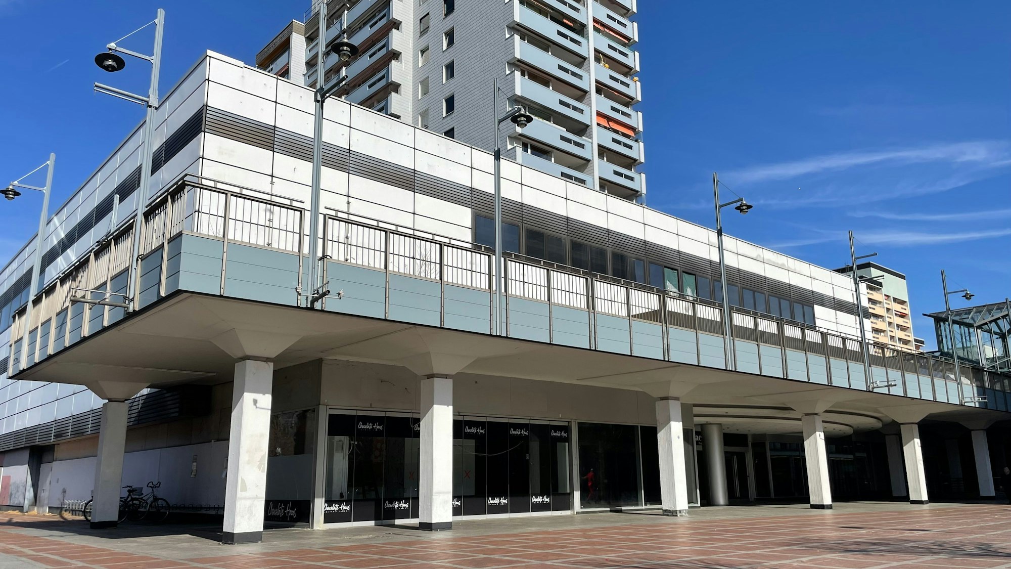 Das „Corner 82“ in Wiesdorf: Unter diesem Namen vermarktet die Stadt-Tochter Levi den früheren Kaufhof.