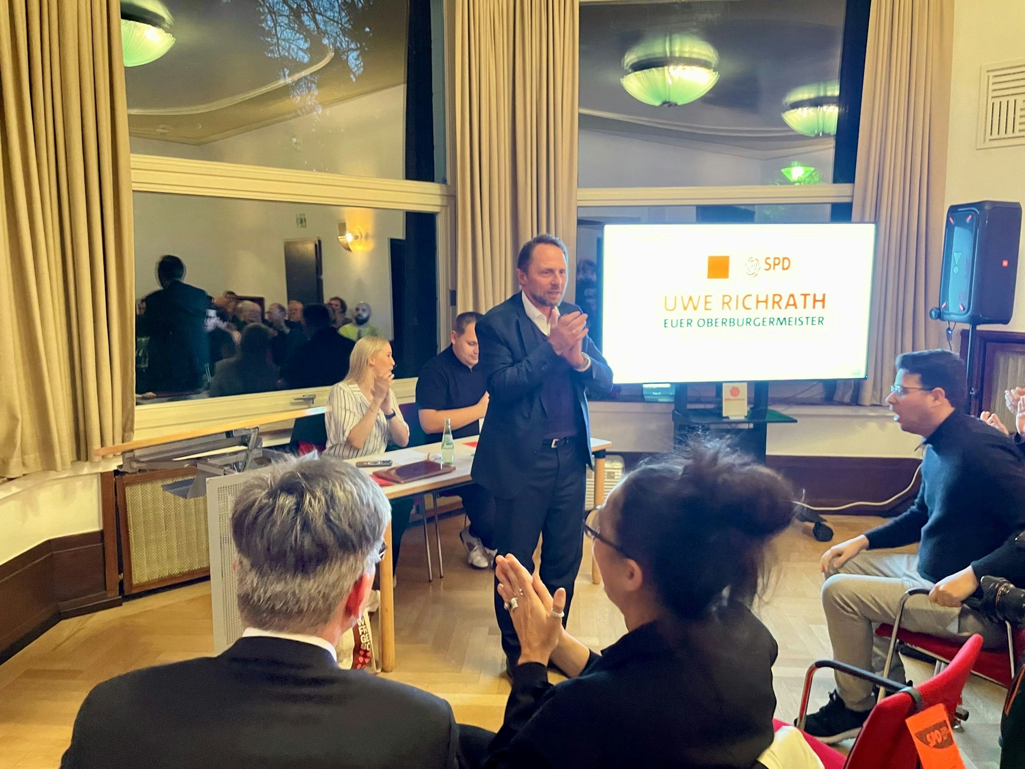 OB Uwe Richrath ist mit knapp 94 Prozent wieder zum Kandidaten für die SPD gewählt worden.