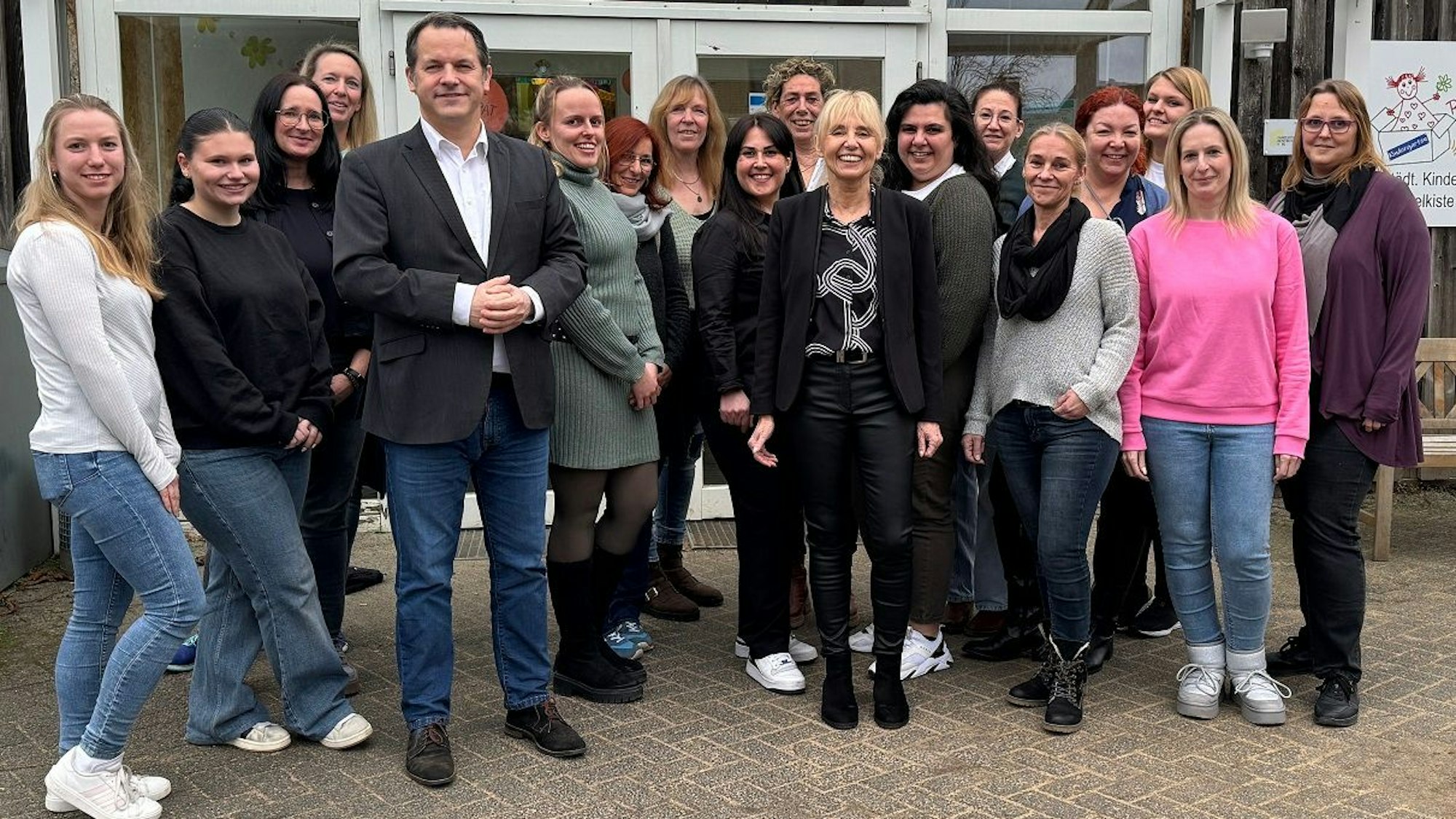 Ein Mann und viele Frauen.