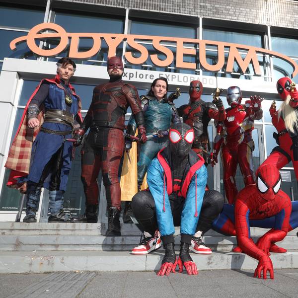 Die Superhelden der Marvel-Comics bevölkern das „Odysseum“ in Kalk. Retten können sie es nicht mehr.