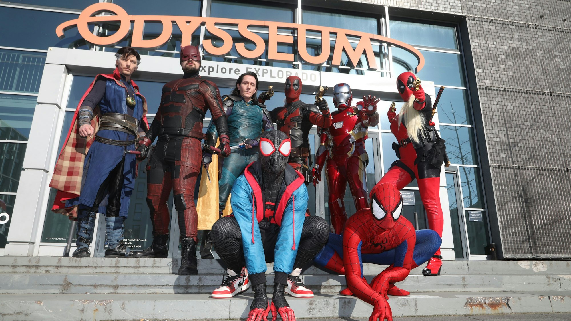 Die Superhelden der Marvel-Comics bevölkern das „Odysseum“ in Kalk. Retten können sie es nicht mehr.