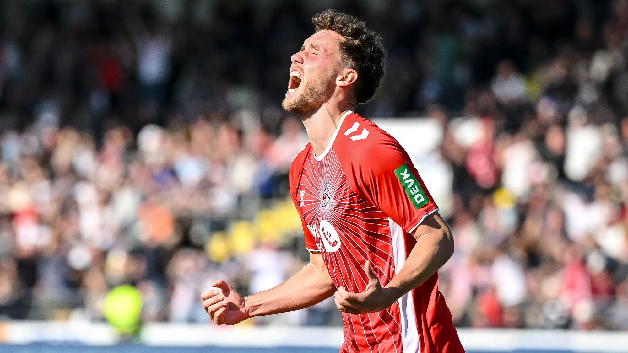 Luca Waldschmidt jubelt nach seinem Tor zum 0:1.