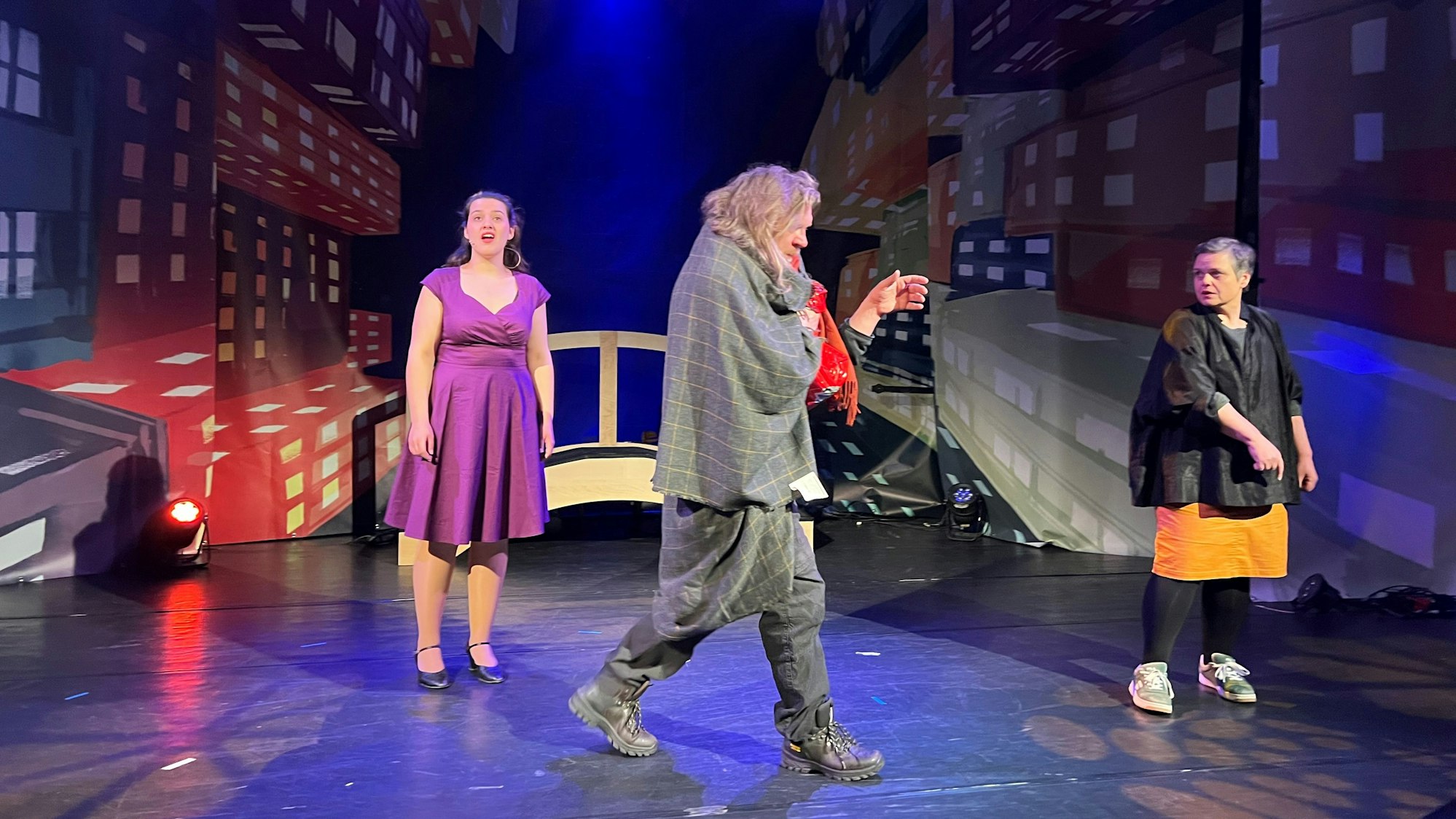 Szene aus der neuen Produktion im Urania-Theater