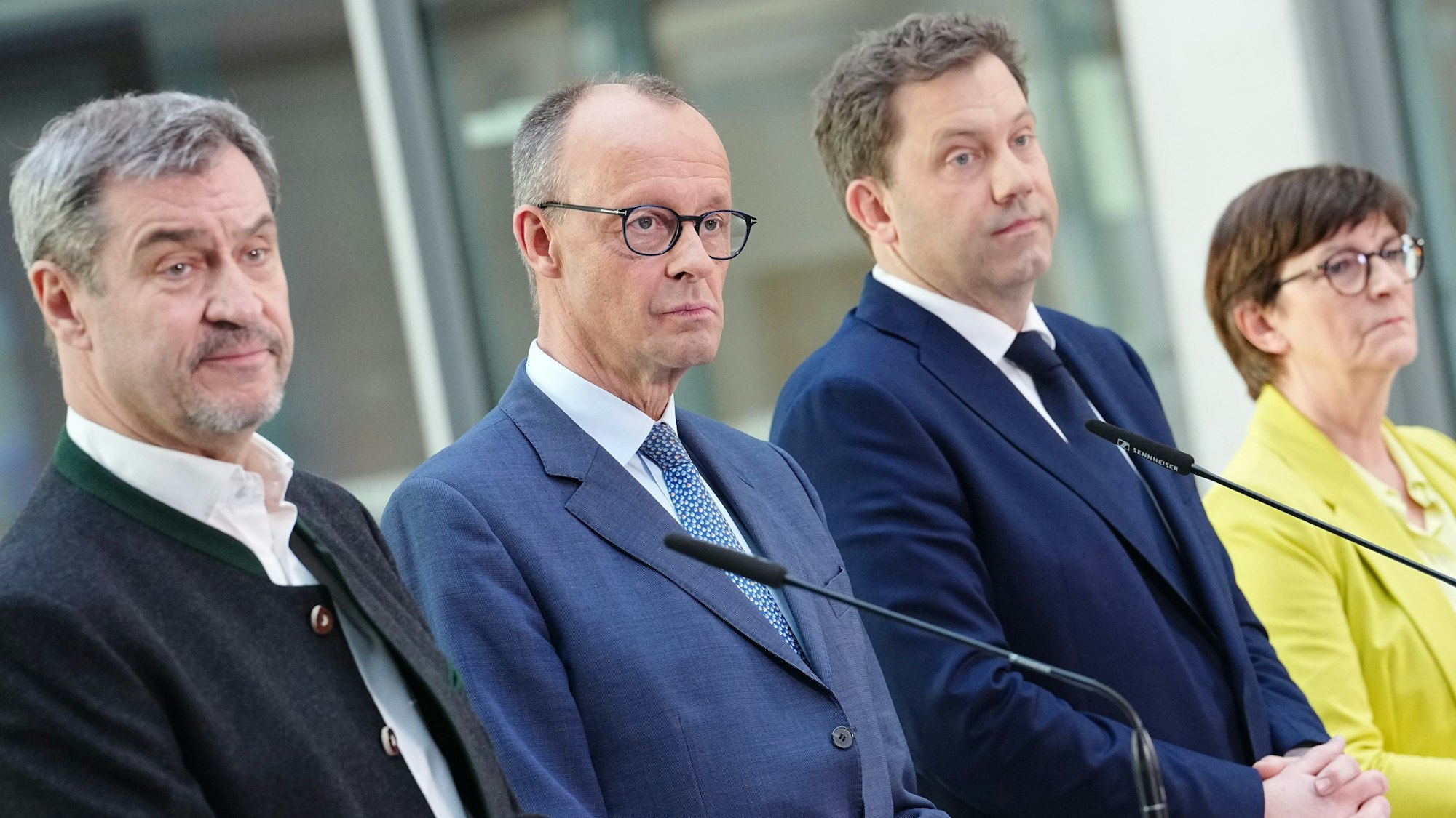 Die Verhandler von CDU/CSU und SPD nach dem Abschluss ihrer Sondierungsgespräche (von links): Markus Söder (CSU), Friedrich Merz (CDU), Lars Klingbeil und Saskia Esken (beide SPD)