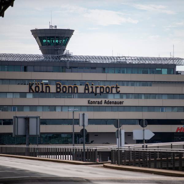 Die Gewerkschaft Verdi weitet ihre Warnstreiks aus. Auch der Flughafen Köln/Bonn ist betroffen. (Archivbild)+