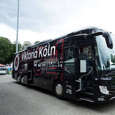 Der Mannschaftsbus von Viktoria Köln