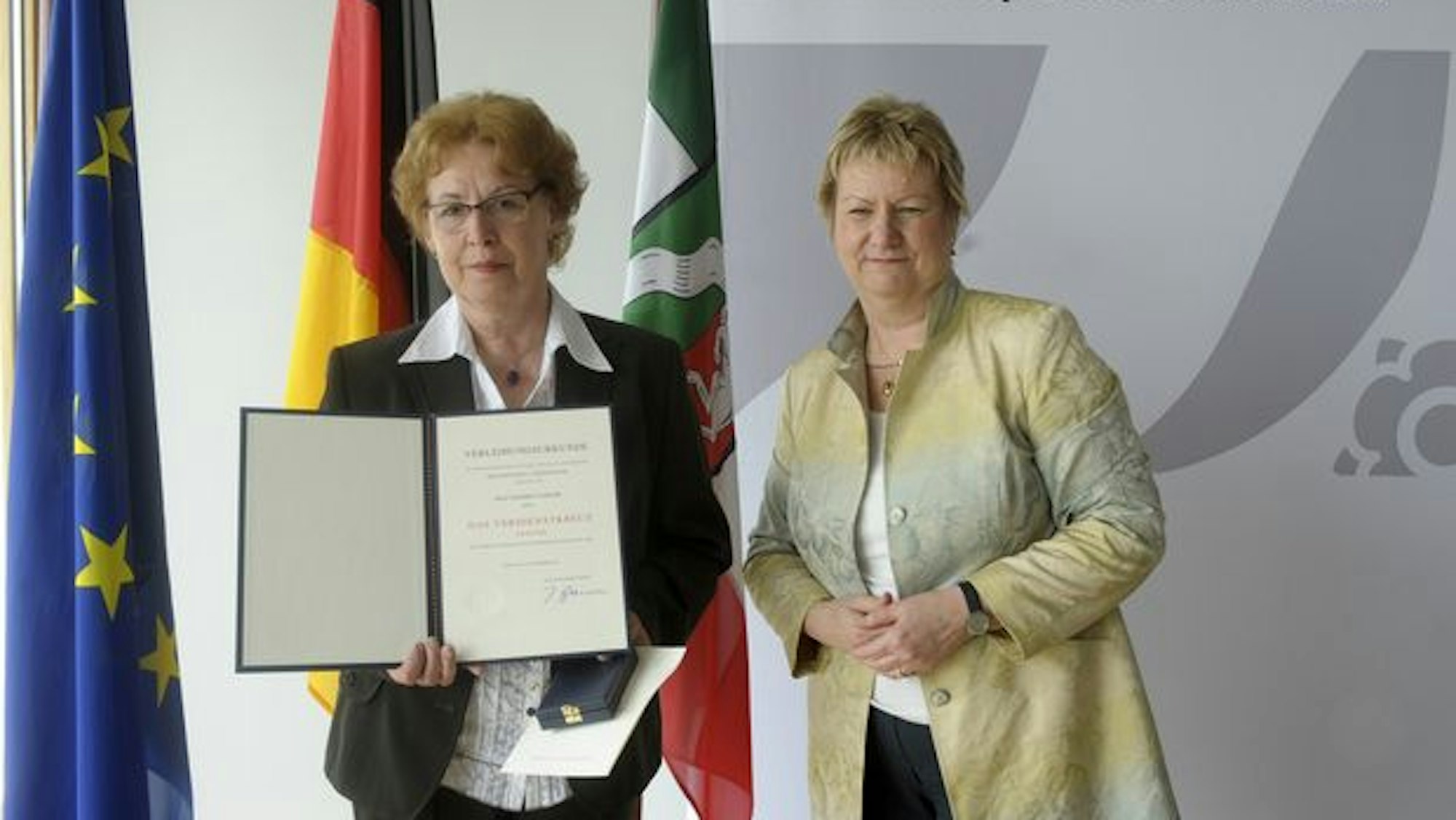 Hadmut Jaeger 2014 bei der Verleihung des  Bundesverdienstkreuzes durch Sylvia Löhrmann