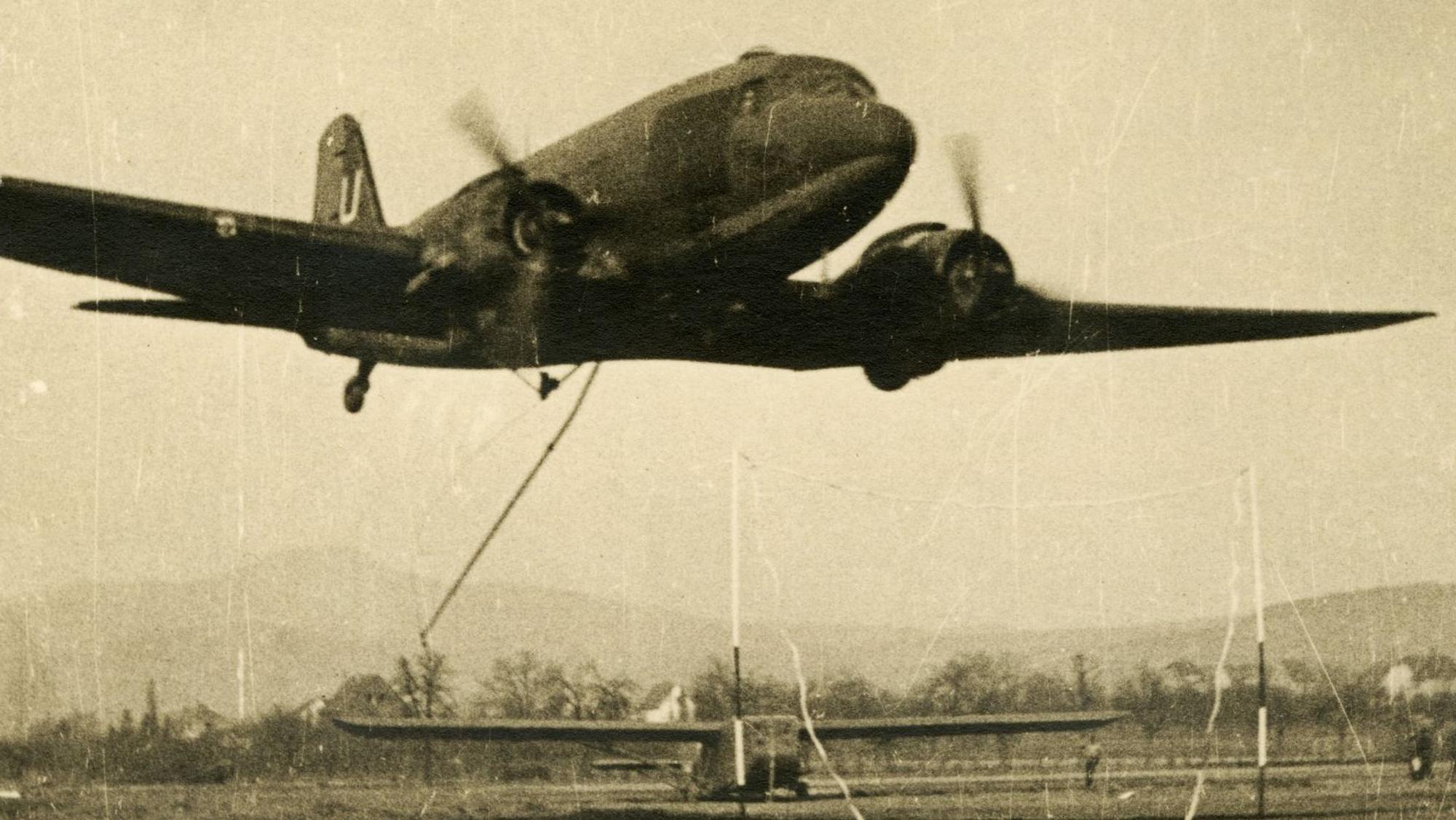 Szenen von der in Europa einmalig stattgefunden „glider evacuation“ in Rheinbreitbach am 22. März 1945. Dieses Foto stammt vom US Army-Fotografen Malcolm L. Fleming.
