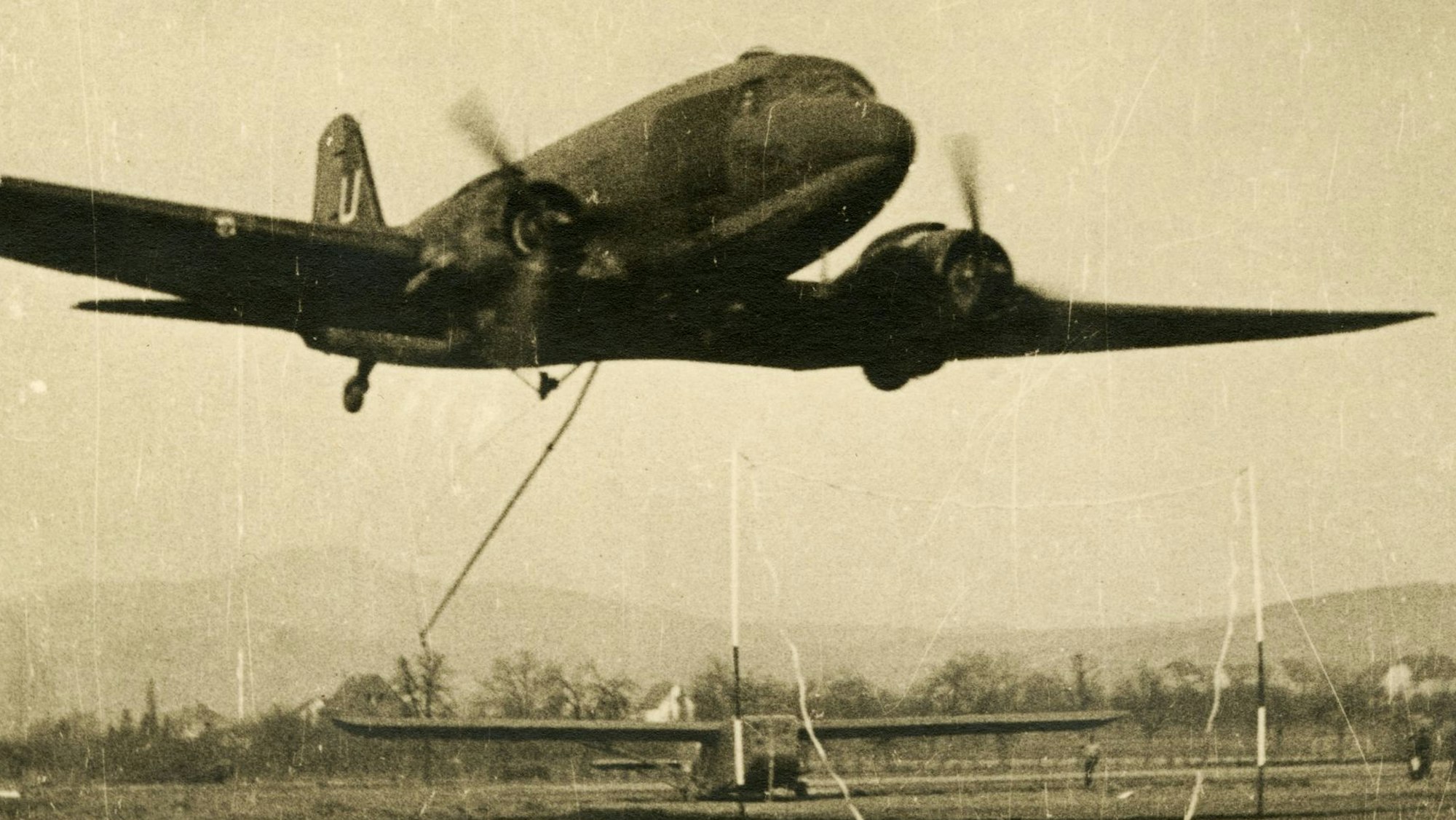 Szenen von der in Europa einmalig stattgefunden „glider evacuation“ in Rheinbreitbach am 22. März 1945. Dieses Foto stammt vom US Army-Fotografen Malcolm L. Fleming.