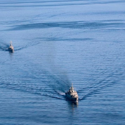Kriegsschiffe fahren auf dem Golf von Oman in Richtung der iranischen Küste. (Archivbild)