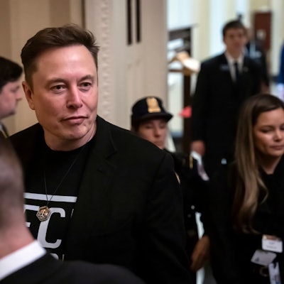 Elon Musk verlässt nach einem Treffen mit Republikanern im Senat das Kapitol.
