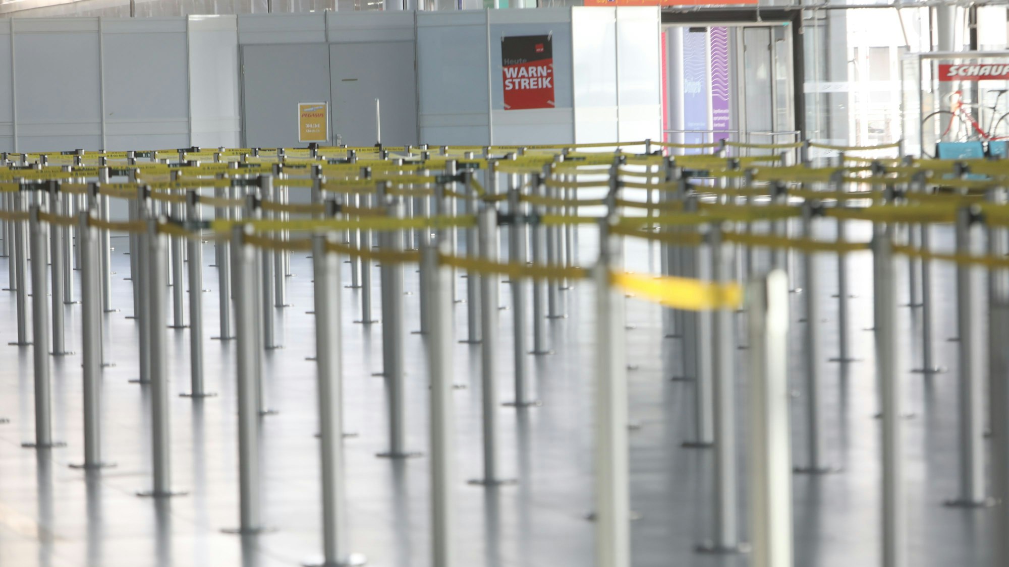 10.03.2025, Köln: Streik am Flughafen Köln/Bonn. Foto: Arton Krasniqi