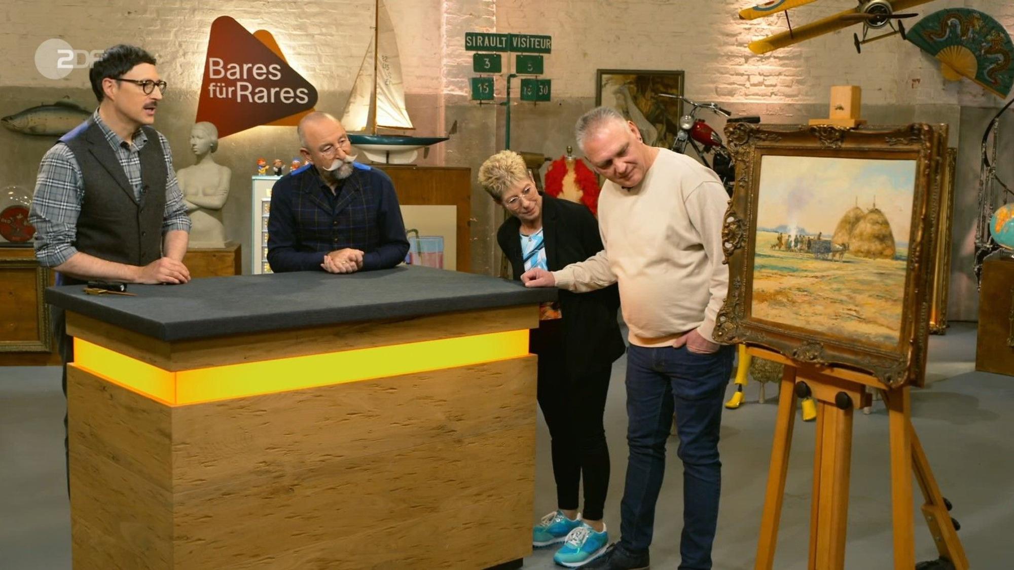 Erwin und Bettina Klaeser (v.r.) mit Horst Lichter und Experte Colmar Schulte-Goltz bei „Bares für Rares“.