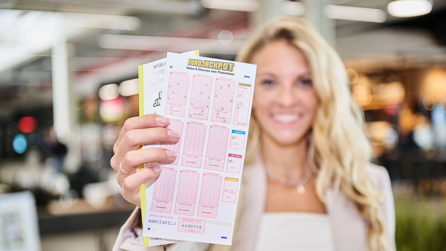 Den Eurojackpot-Spielschein direkt am frühen Morgen auszufüllen, könnte sich als gute Idee erweisen. Vielleicht schon zur kommenden Ziehung am Dienstag (11. März)? Aktuell befinden sich rd. 61 Millionen Euro im Jackpot.