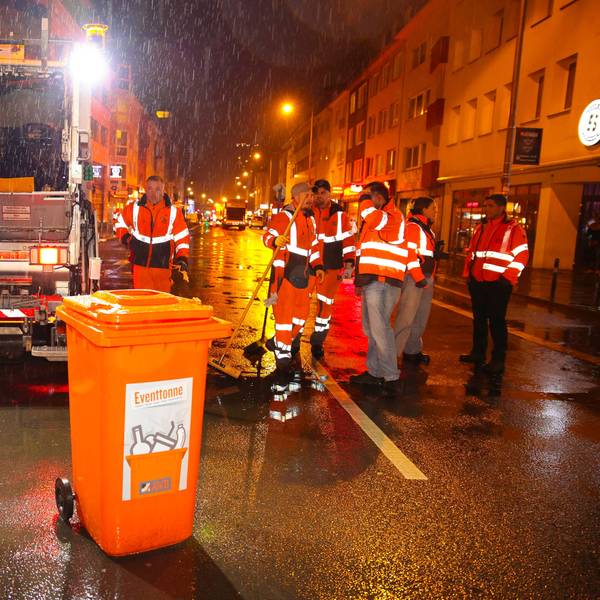 Mitarbeiter der AWB in Köln im Einsatz