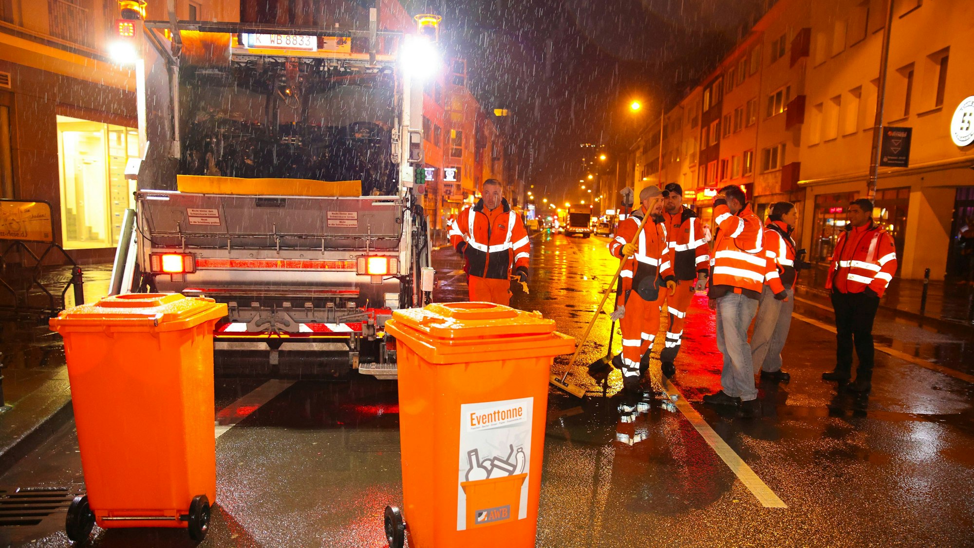 Mitarbeiter der AWB in Köln im Einsatz